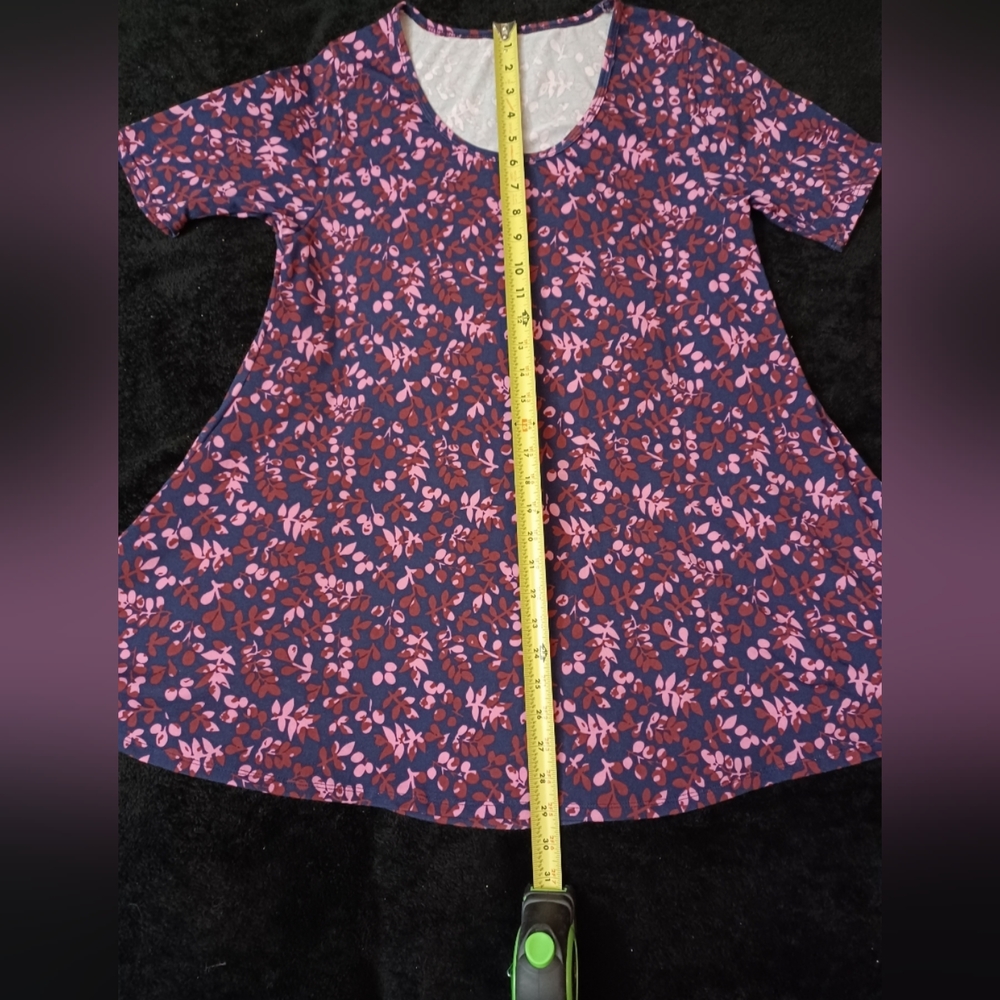 🤍 EUC LuLaRoe Irma Navy & Pink Floral Short Sleeve Tunic Size S - Picture 4 of 6
